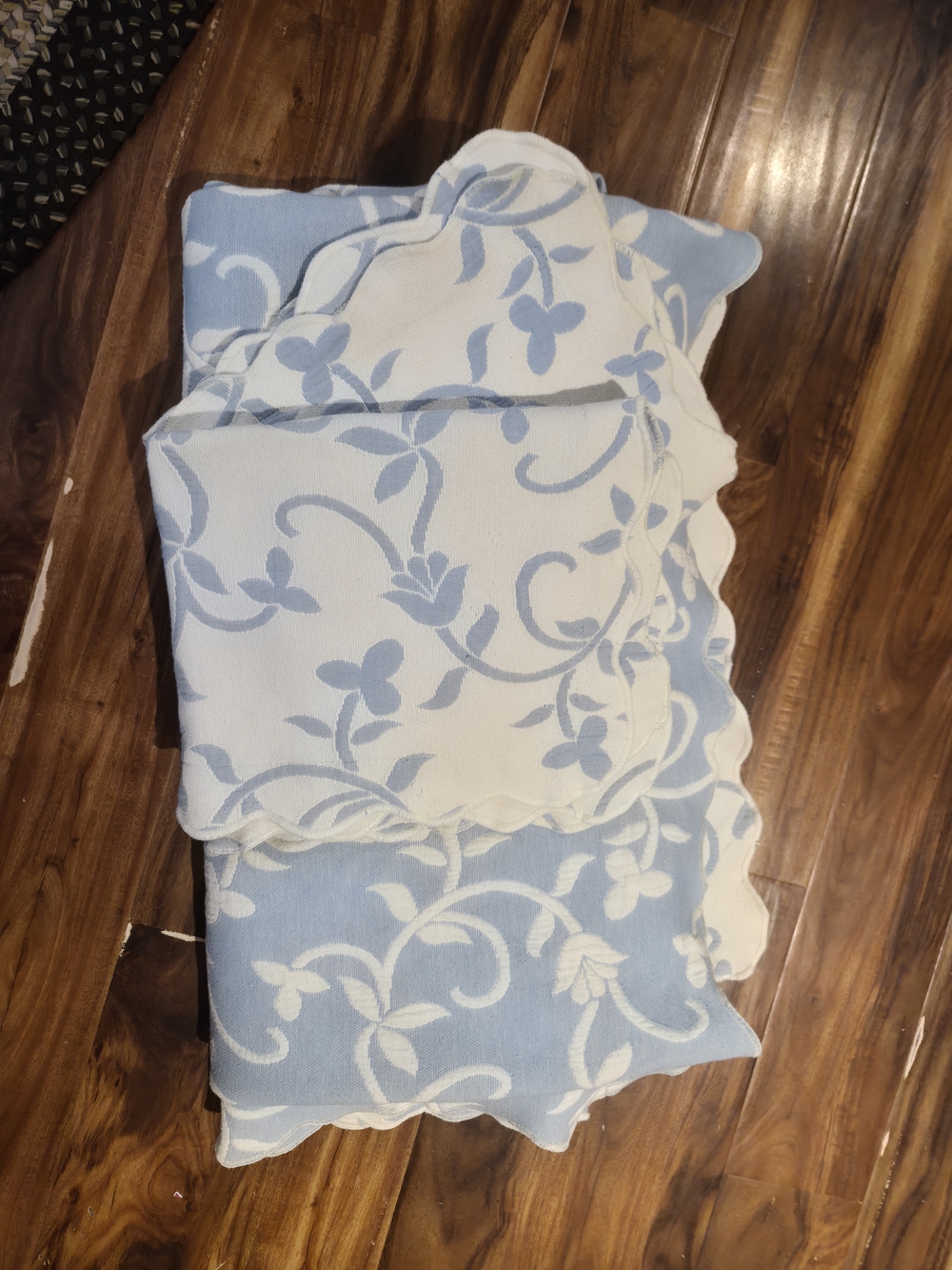 Linen Blue and White Floral Jacquard Throw Set King